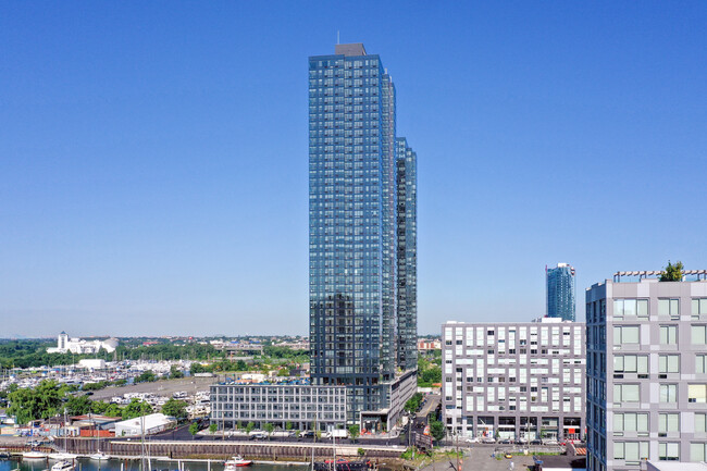 Vantage -  Phase II in Jersey City, NJ - Building Photo - Primary Photo