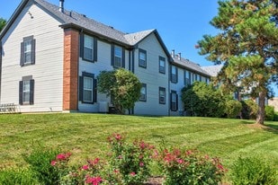 Lenexa Crossing Apartments in Lenexa, KS - Building Photo