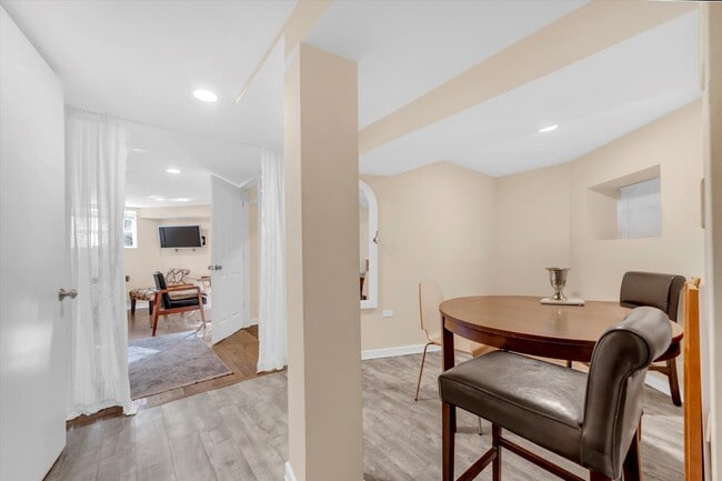 2212 W Iowa St in Chicago, IL - Building Photo - Building Photo