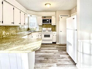 1756 S Pine Ave in Broken Arrow, OK - Building Photo - Building Photo