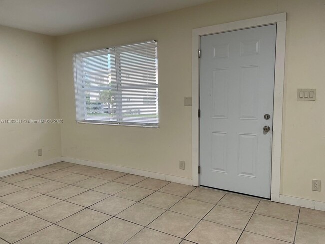 312 S 17th Ave-Unit -312 in Hollywood, FL - Building Photo - Building Photo