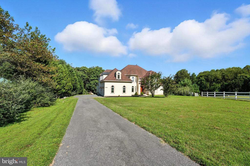 13533 Magruder Farm Ct in Potomac, MD - Building Photo