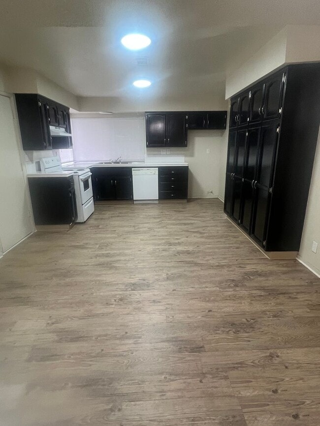 1040 E Donna Dr in Merced, CA - Building Photo - Building Photo