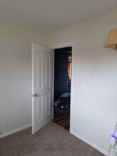 86 Kendall Rd in Kendall Park, NJ - Building Photo - Building Photo