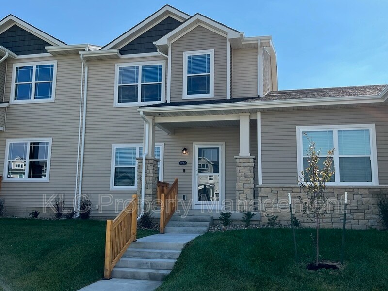1967 Warrior Ln in Waukee, IA - Building Photo