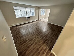 7300 N Ridge Blvd, Unit 207 in Chicago, IL - Building Photo - Building Photo