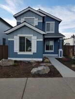 61085 SE Sydney Harbor Dr in Bend, OR - Building Photo