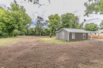 211 S Line St in Weatherford, TX - Building Photo - Building Photo