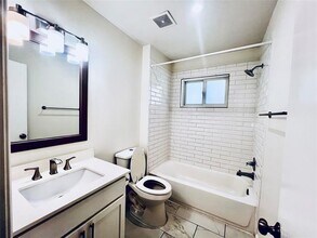 5010 San Jacinto St in Dallas, TX - Building Photo - Building Photo