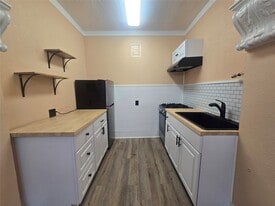 725 Broadway Avenue J in Galveston, TX - Building Photo