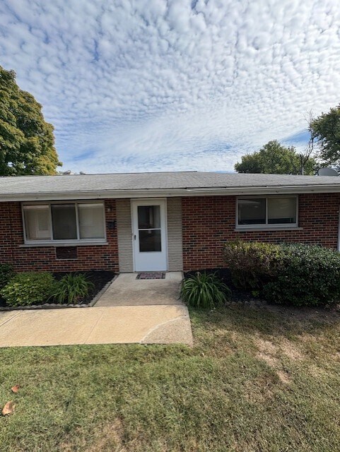 11260 Liana Ln in St. Ann, MO - Building Photo