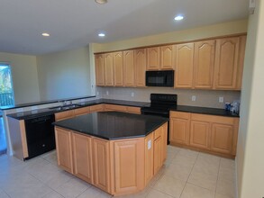 1169 Venetian Harbor Dr NE in St. Petersburg, FL - Building Photo - Building Photo