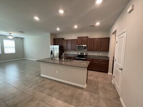 8094 Rolling Shell Trail in Wesley Chapel, FL - Building Photo - Building Photo