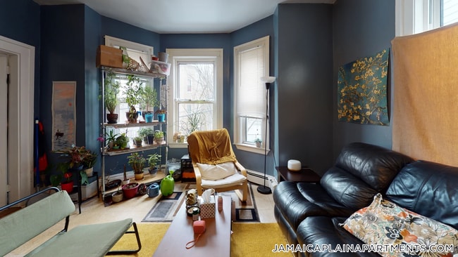 36 Mozart St, Unit 2 in Boston, MA - Building Photo - Building Photo