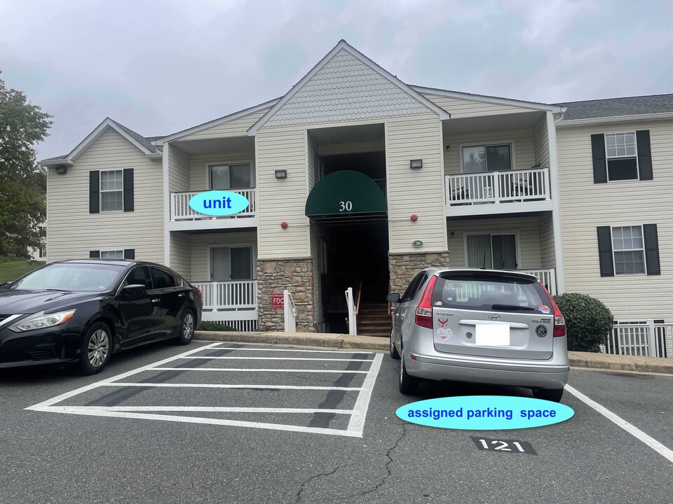 30 Wild Oak Ln, Unit 301 in Stafford, VA - Foto de edificio