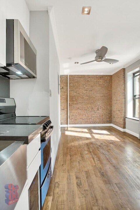 2100 2nd Ave in New York, NY - Building Photo
