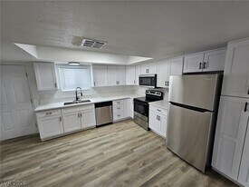 1083 E Calvada Blvd in Pahrump, NV - Building Photo