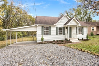 100 Sadler Ct, Unit Front Bedroom in Nashville, TN - Foto de edificio - Building Photo