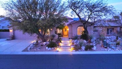 1002 Alta Cresta in Palm Springs, CA - Building Photo - Building Photo
