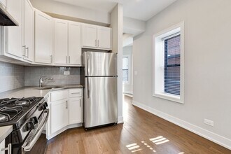 853 W Lill Ave, Unit B in Chicago, IL - Building Photo - Building Photo