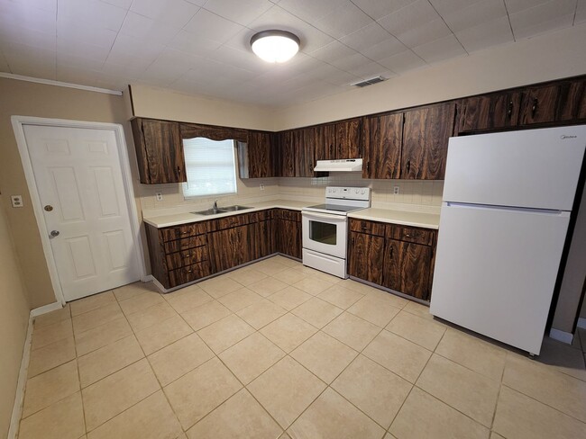 12052 Carmen Ave in Dade City, FL - Building Photo - Building Photo