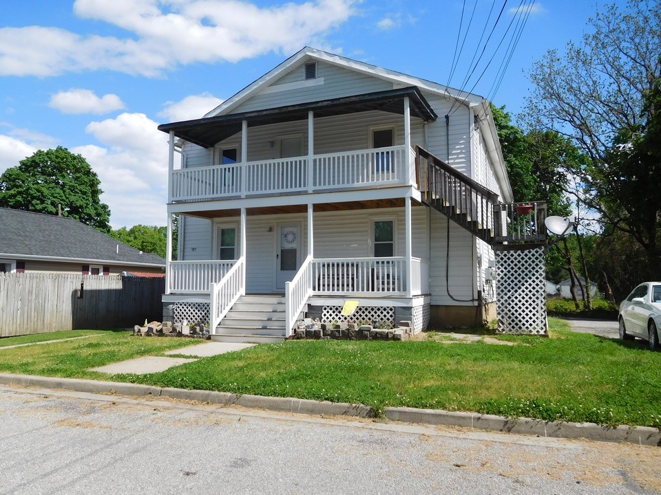 102 Chester St in Carneys Point, NJ - Building Photo