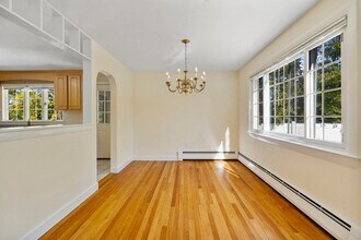 27 Hermon St in Belmont, MA - Building Photo - Building Photo
