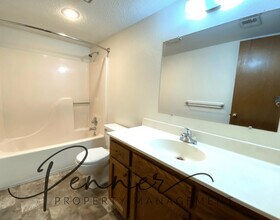 162 NW Zaun Ave in Blue Springs, MO - Building Photo - Building Photo