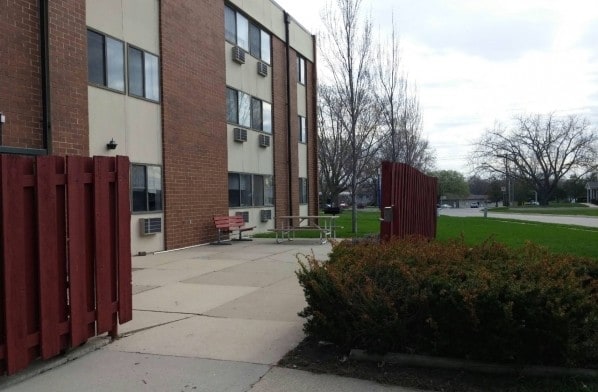 Horizon Towers in Cedar Falls, IA - Building Photo