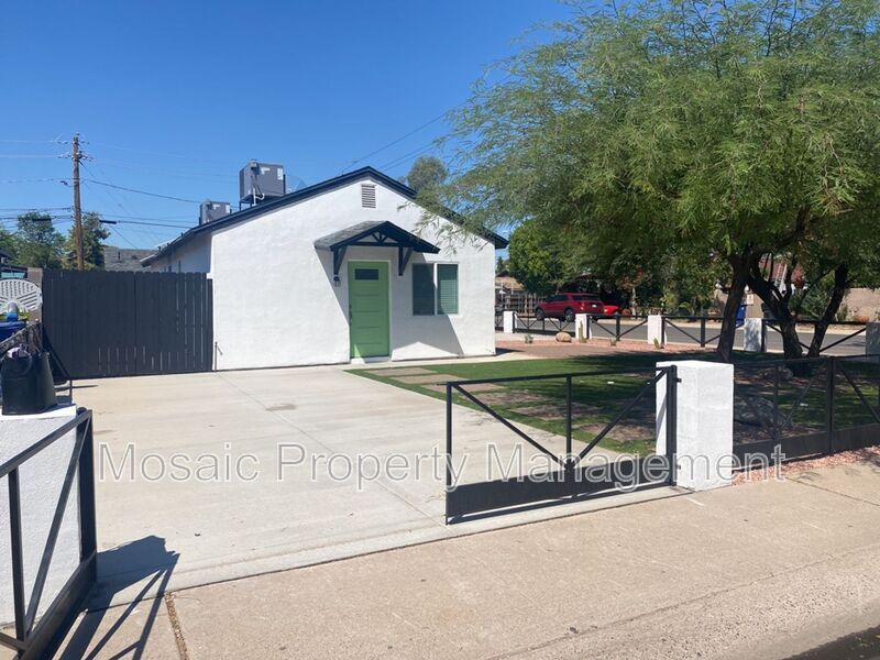 257 E Oakland St in Chandler, AZ - Building Photo