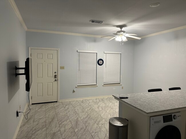 824 10th St, Unit A in Galveston, TX - Foto de edificio - Building Photo