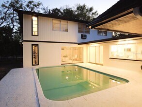 405 Shore Dr E in Oldsmar, FL - Building Photo - Building Photo