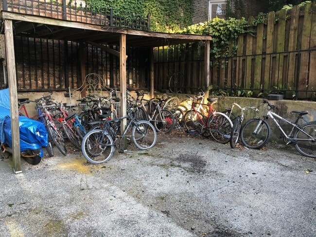 3815 N Pine Grove Ave, Unit 3825-201 in Chicago, IL - Building Photo - Building Photo