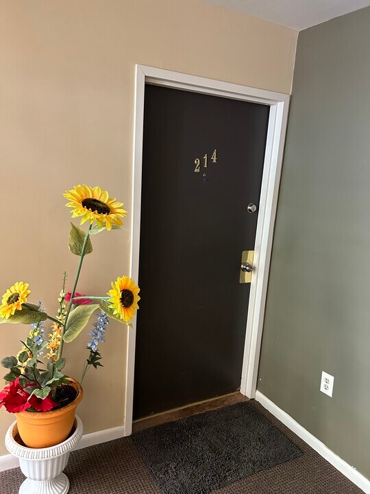 175 Mill Pond Rd in Hamden, CT - Foto de edificio