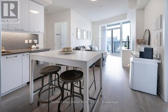 99-1699 John St in Toronto, ON - Building Photo - Building Photo