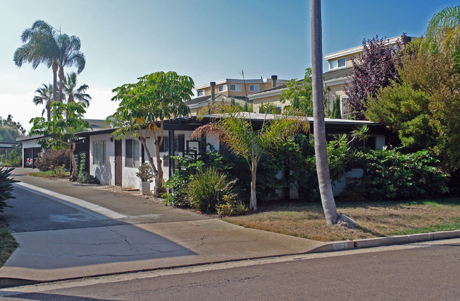 601-605 Eaton St in Oceanside, CA - Building Photo - Building Photo