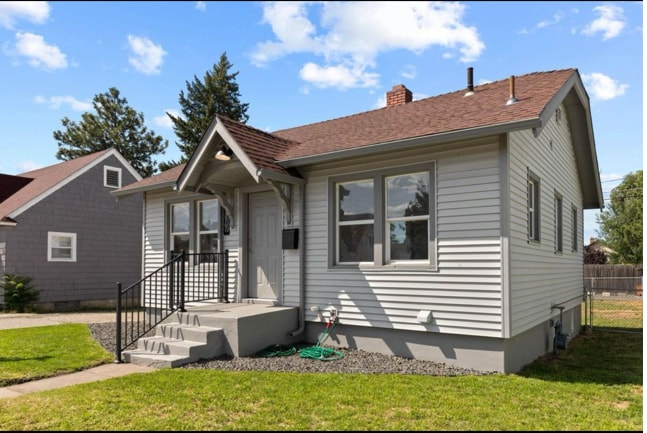 property at 327 E Wellesley Ave