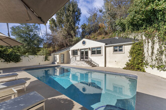 1147 N Wetherly Dr in Los Angeles, CA - Building Photo - Building Photo