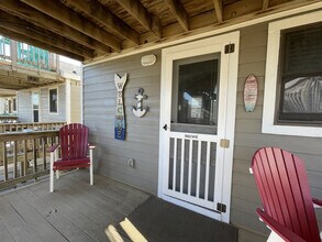 56821 North Carolina Hwy 12 in Hatteras, NC - Foto de edificio - Building Photo