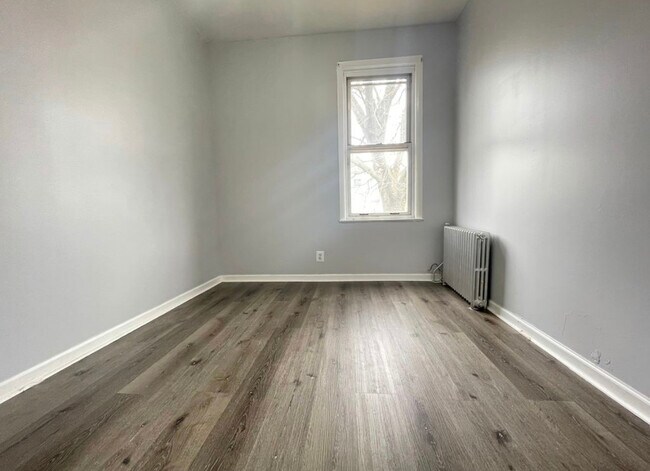 41 W 54th St, Unit 1B in Bayonne, NJ - Building Photo - Building Photo