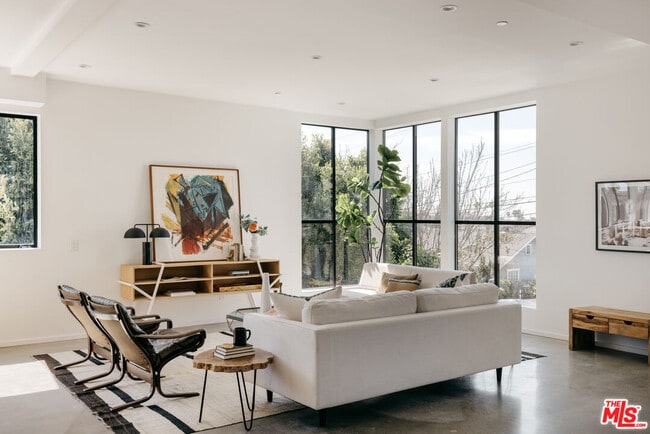 1624 Micheltorena St in Los Angeles, CA - Building Photo - Building Photo