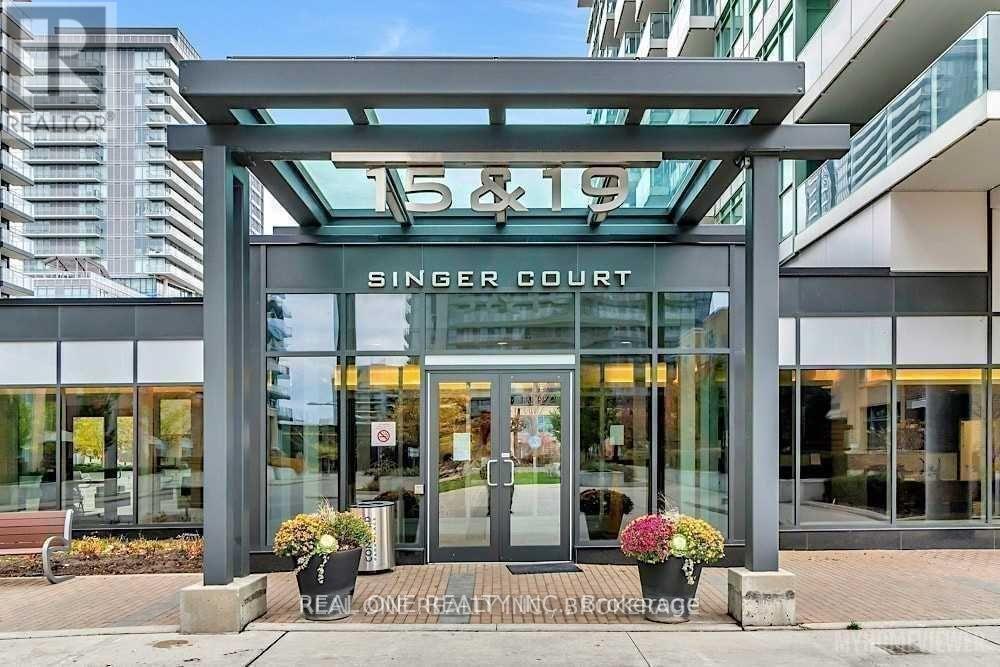 19 Singer Ct in Toronto, ON - Building Photo