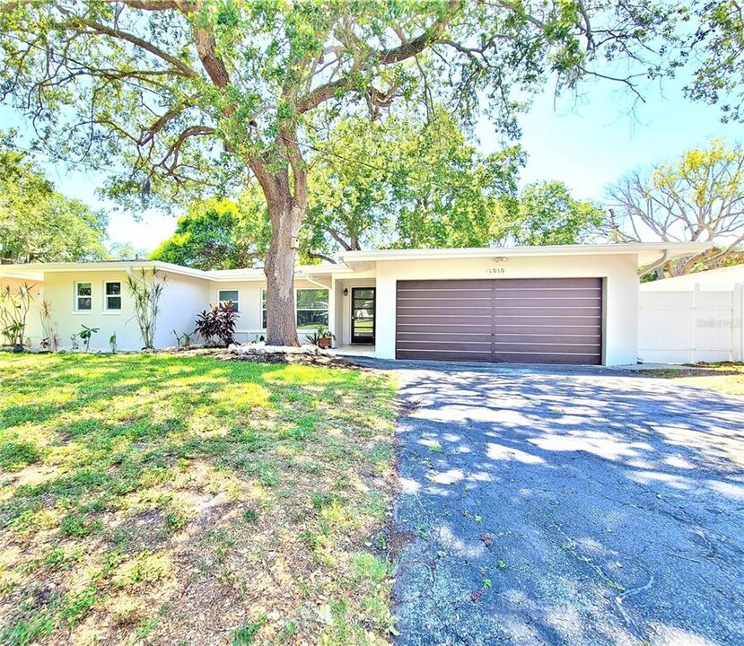 1010 Bay Breeze Terrace in Largo, FL - Building Photo