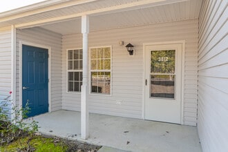 Weatherstone Park in New Bern, NC - Building Photo - Building Photo
