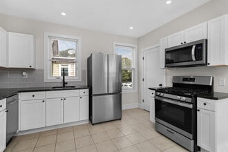 7 Elm St, Unit 7 Elm St #2 in Boston, MA - Building Photo - Building Photo