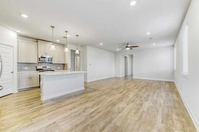 315 Garner Dr in Niederwald, TX - Building Photo - Building Photo