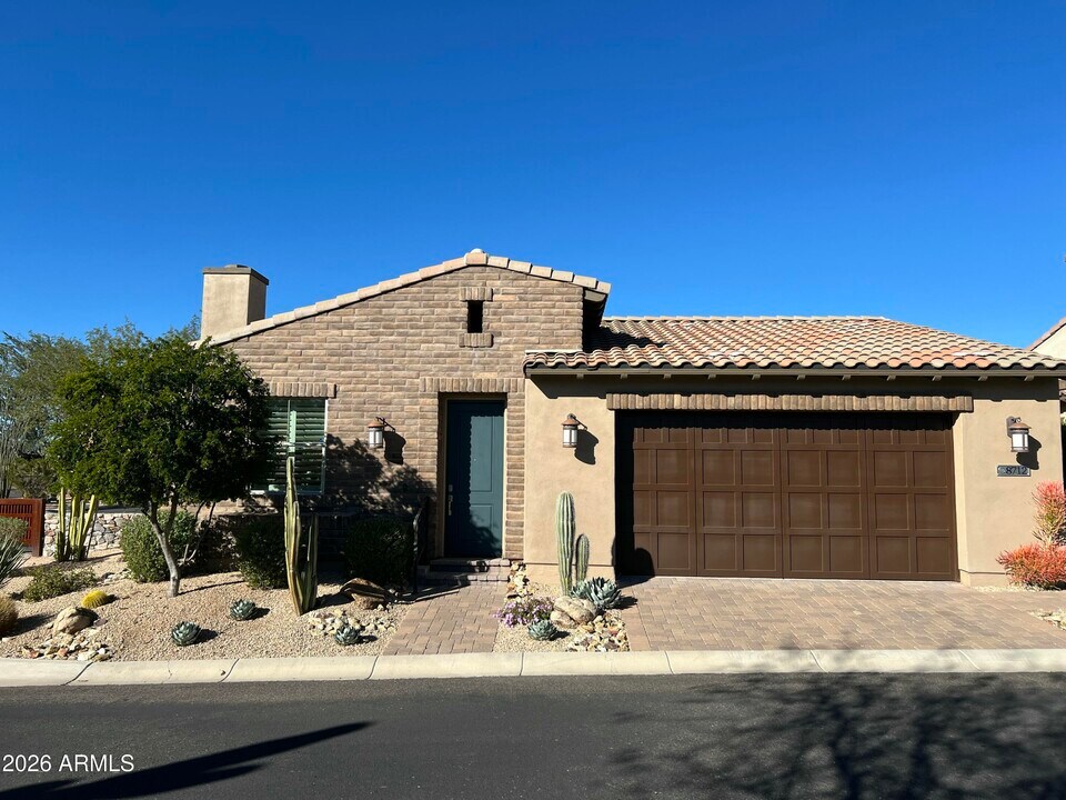 8712 EASTWOOD Cir in Carefree, AZ - Building Photo