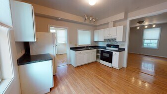 1122 E Market St in Charlottesville, VA - Building Photo