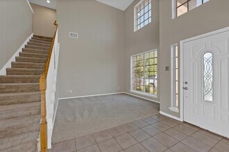 211 Camp Creek Dr in Arlington, TX - Foto de edificio - Building Photo