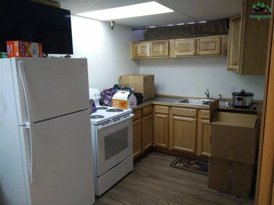 1528 S Cushman St in Fairbanks, AK - Building Photo